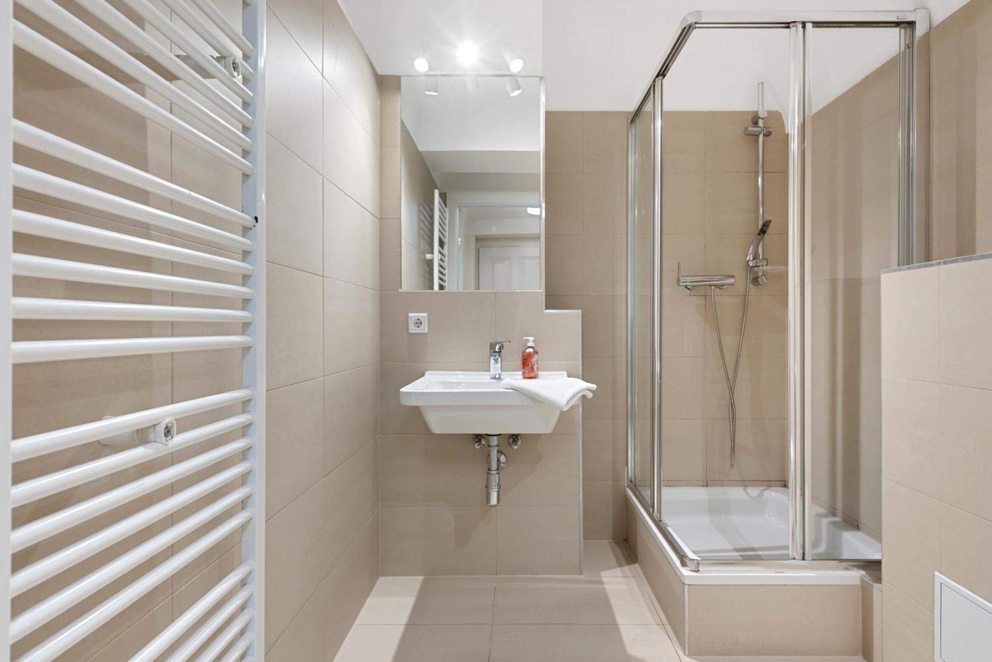 Kh Mariahilf Aparthotel Виена Екстериор снимка