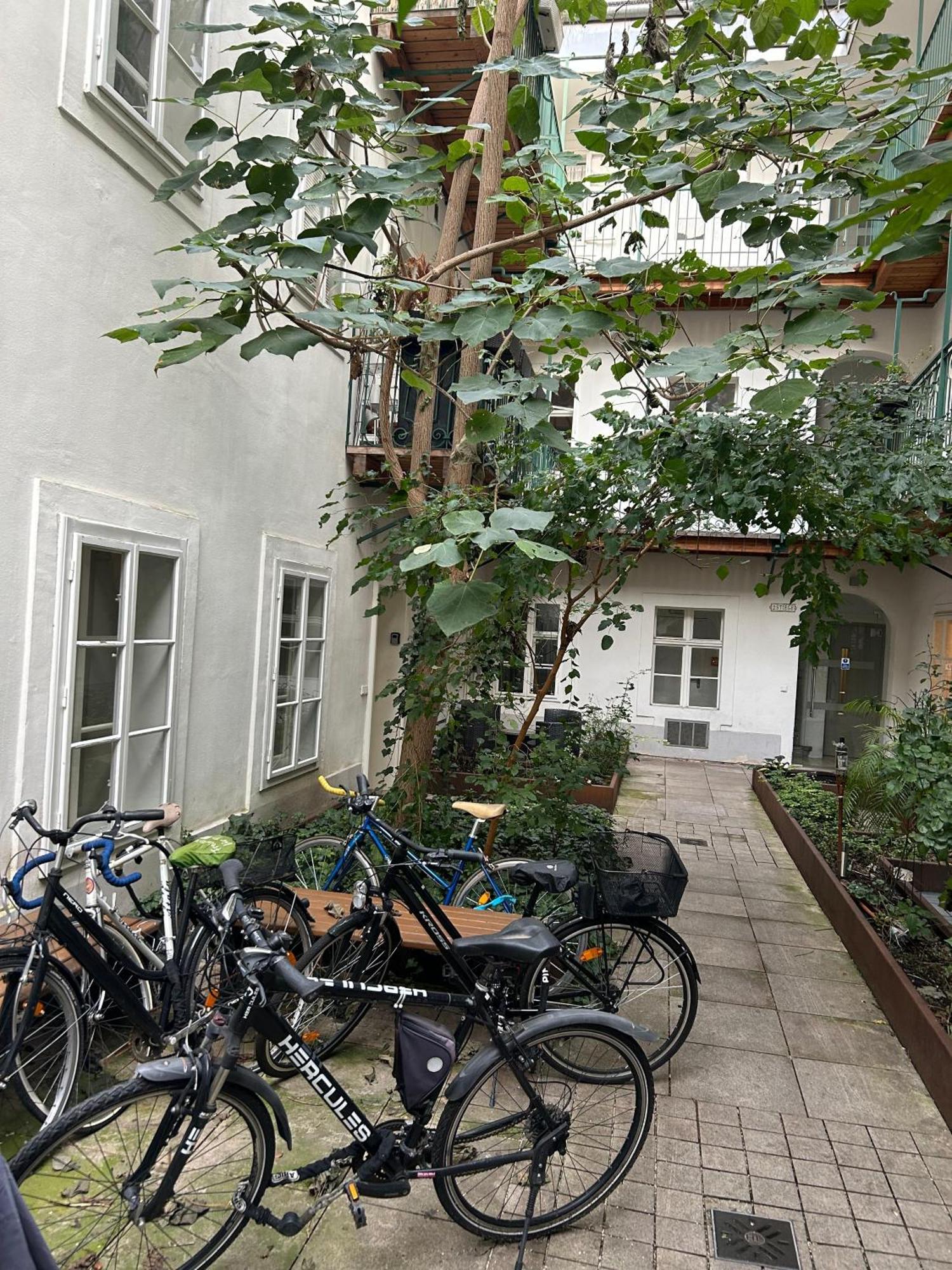 Kh Mariahilf Aparthotel Виена Екстериор снимка